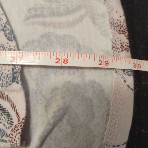 24/7 Women's size S gray brown floral top scoop neck short sleeve longer in back - Picture 6 of 7